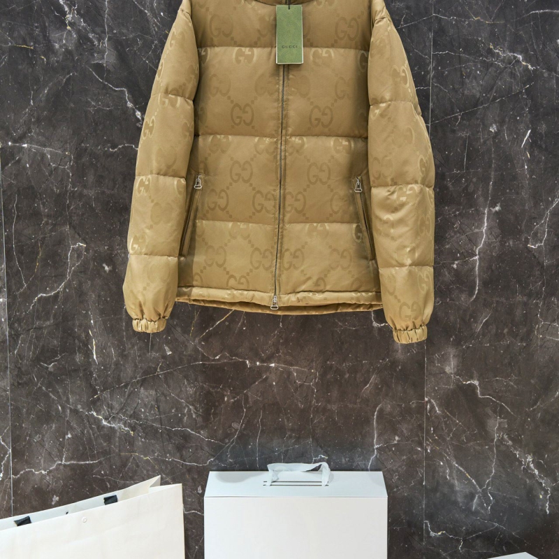 G*u*i down coat